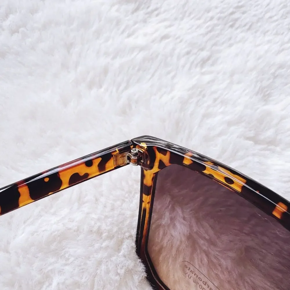 Kira Tortoise Brown & Black Oversized Sunglasses - Picture 5 of 11